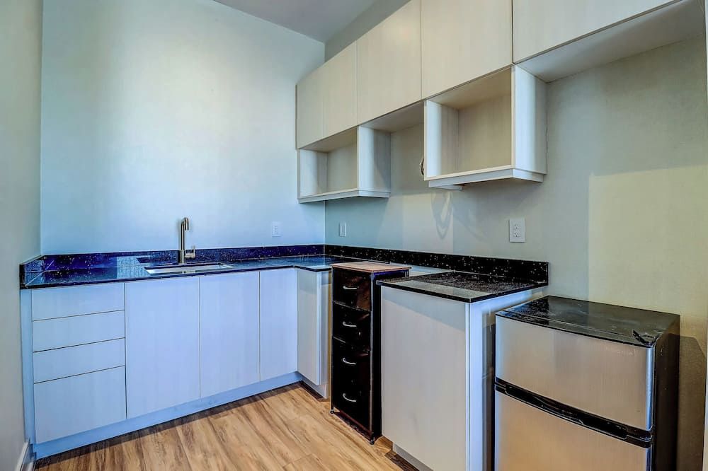 Dream Suites Near Yyz Airport - Mississauga - Kitchen