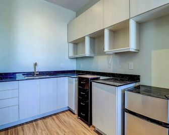 Dream Suites Near Yyz Airport - Mississauga - Cocina