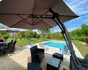 House with Wi-Fi pool on the banks of the Dordogne river - Argentat-sur-Dordogne - Patio