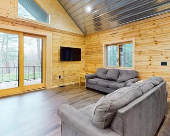 Brown Bear Cabin - Tomahawk - Huiskamer