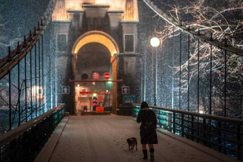 Charmant Studio sur cour à LYON 9e Mont d'or - ליון - בניין