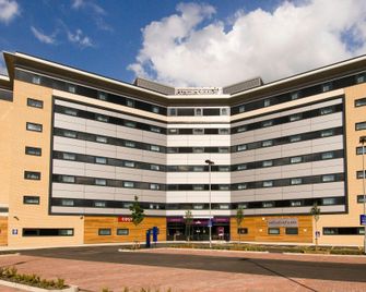 Premier Inn Manchester Airport - M56/J6 Runger Lane North - Hale (Trafford) - Building