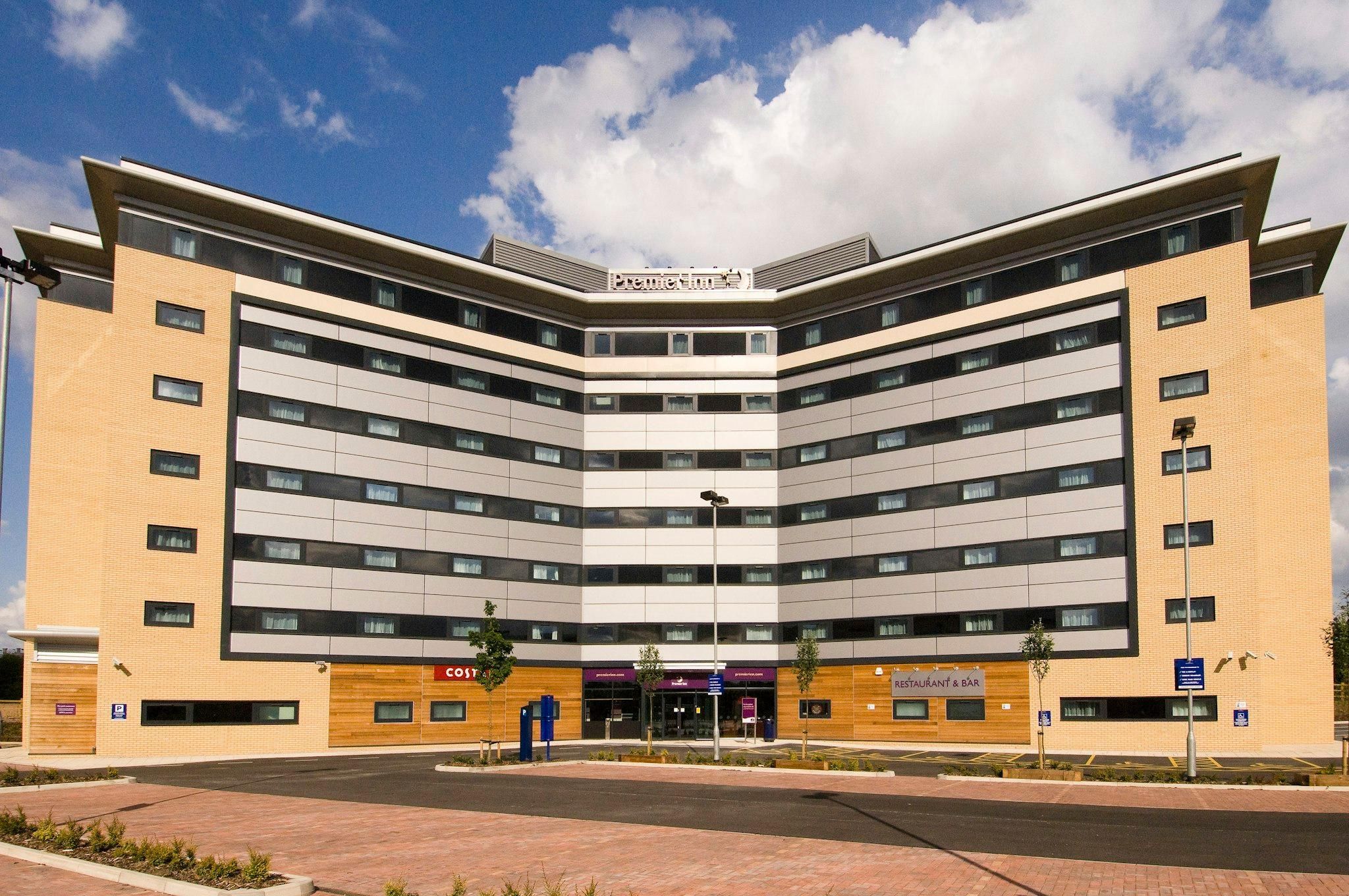 Premier Inn Manchester Airport - M56/J6 Runger Lane North - Hale (Trafford) - Edificio