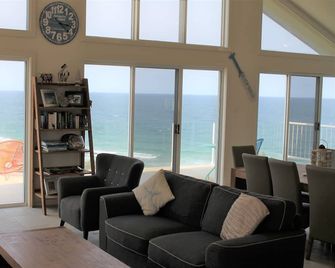 Ocean's Delight - Overlooking the ocean - Scotts Head - Sala de estar
