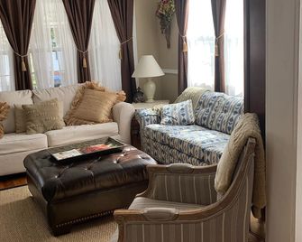 The Eagle's Nest:5 bed 3BathBeautiful Craftsman Home - Ashland - Sala de estar