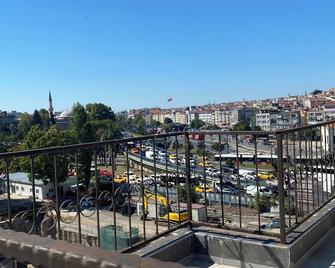 Hotel Real Life - Istanbul - Balcony