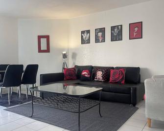 Aeroport d'Orly , Parking privé - Orly - Salon