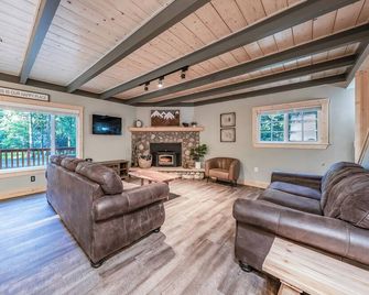 The Sparrow's Nest ~ Prime Location! - Shaver Lake - Sala de estar