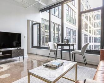 Dreamy Uptown 1BR w/ Gym, Rooftop Pool, 2 blocks to L, by Blueground - Chicago - Sala de estar