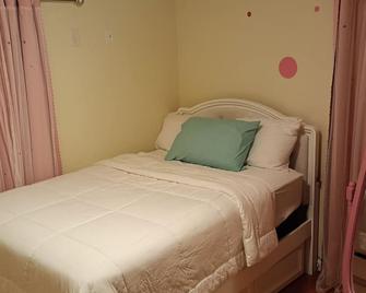Cozy Haven - Springfield - Bedroom