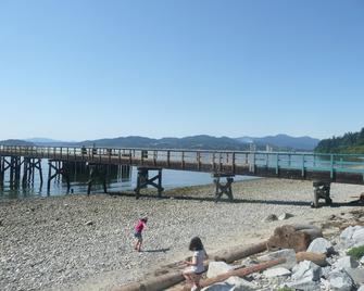 Sunshine Coast Suites - Sechelt - Beach