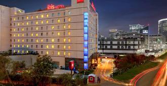 ibis Gurgaon Golf Course Road Hotel - Gurugram - Bygning