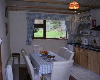 Cosy south facing sunny cottage Ballylickey, Bantry - on the Wild Atlantic Way - Ballylickey - Comedor