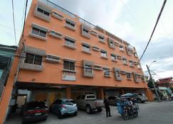 Cheap Apartment in Alabang - Las Piñas - Building