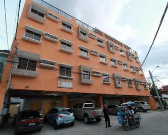 Cheap Apartment in Alabang - Las Piñas - Building