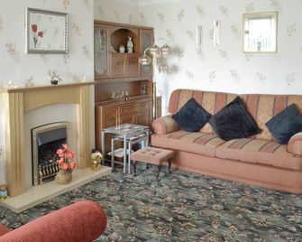 Rossall Beach Cottage - Thornton-Cleveleys - Living room