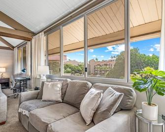 Haleakala Shores #A-408 Spacious Open Floor Plan in Heart of Kihei, By Beach - Kīhei - Living room