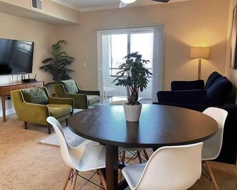 Stylish w/Balcony Ace location, Self Check-in - Santa Clara - Salle à manger