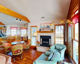 Oceanside Corolla w/ Pool, Hot Tub-Dogs Ok - Corolla - Living room