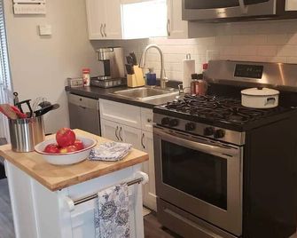 Newly Remodeled 2br 2ba Home - Close to Barrington - Barrington - Cocina