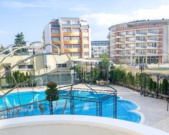 Mon Tour apartments - Słoneczny Brzeg - Basen