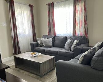 Seamist villa @Oceanpointe Lucea comfy 2BR w/pool gym & parking - Lucea - Living room
