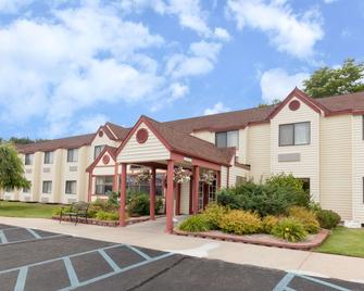 Baymont by Wyndham Gaylord - Gaylord - Building