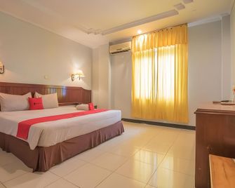 RedDoorz Syariah at Grand Taufiq Tarakan - Tarakan - Bedroom