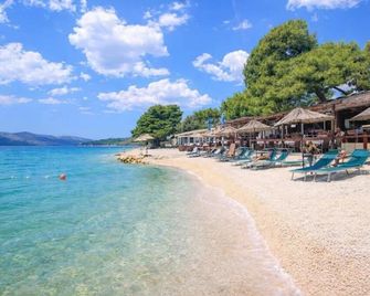 Villa Four Pearls - Seget Donji - Plage