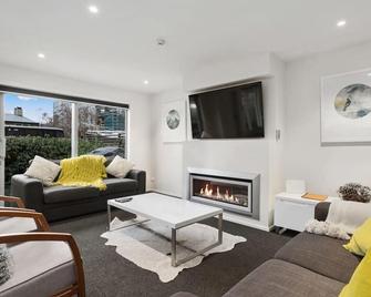 Diamond Luxury Central Queenstown - Queenstown - Living room