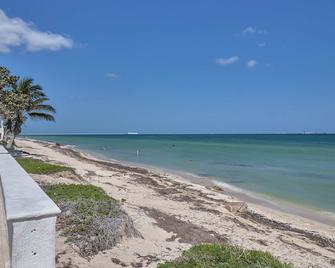 Casa Mega - Yucatan Home Rentals - Chicxulub Puerto - Beach