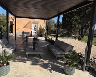Joli 2 pièces dans une maison en copropriété au calme - Saint-Julien - Patio