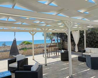 La Giara Resort - Torre San Giovanni - Patio