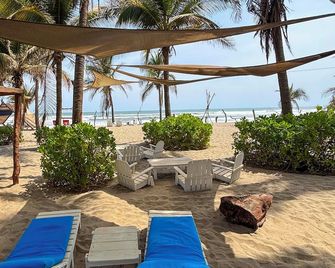 Bambuddha - Acapulco - Pantai
