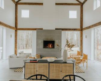 Modern Converted Barn with Hot Tub - Hyde Park - Sala de estar