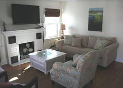 Oceanside Apartment in the 'Heart of the Beach' Ground Level - Wrightsville Beach - Living room