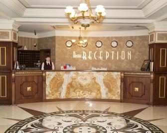 Mayak Hotel - Listvyanka - Front desk