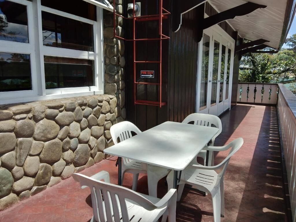 Log Cabin Hotel - Baguio - Baguio - Patio