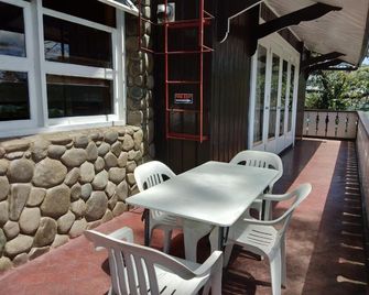 Log Cabin Hotel - Baguio - Baguio - Patio