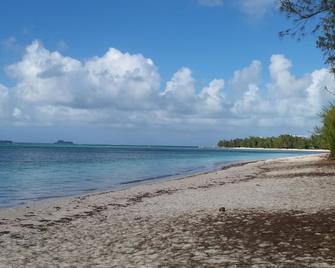 Saipan Beach Hotel - Garapan - Beach