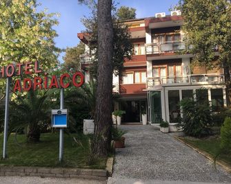 Hotel Adriaco - غرادو - مبنى