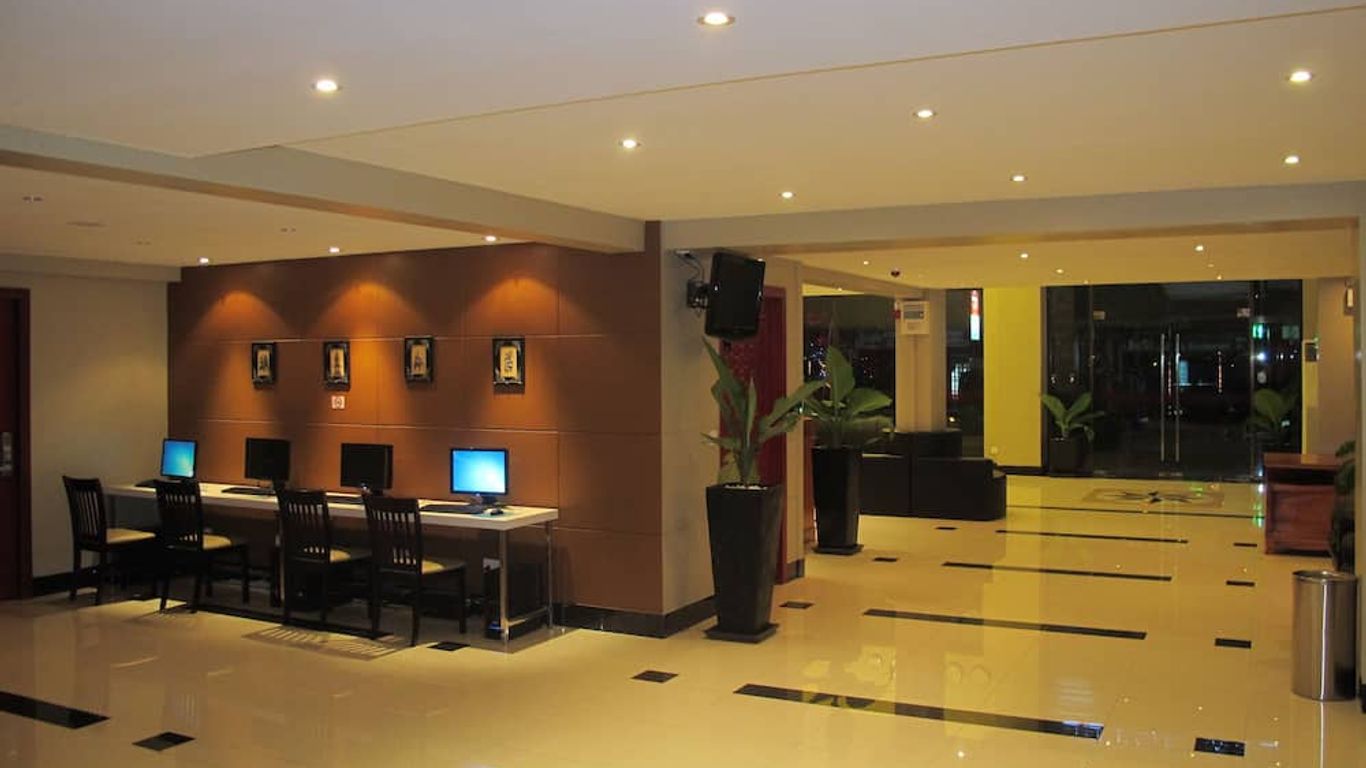 ลักซ์ ริเวอร์ไซด์ โฮเทล แอนด์ อพาร์ทเมนท์