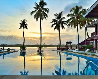 Sea Lagoon Health Resort - Kochi - Πισίνα