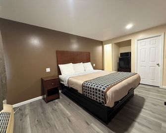 Travelers Motor Lodge - North Smithfield