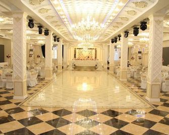 Almaty Grand Erbil Hotel - Ałmaty - Lobby