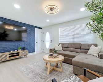 Poolside Paradise Near Siesta Key Beach - Sarasota - Salon