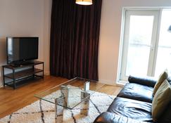 Quayside Apartments - Cardiff - Wohnzimmer