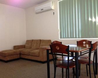 Carnarvon Central Apartments - Carnarvon - Bedroom