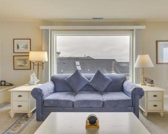 Oceanfront Oregon Retreat - Pool, Sauna & Patio! - Lincoln Beach - Sala de estar