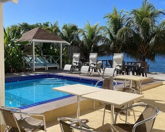 포인트 베이 리조트 - 킹스타운 - 수영장